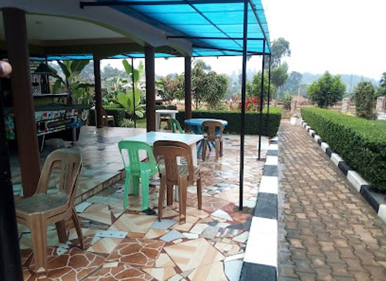 uganda/masaka/restaurant/da-peers-park