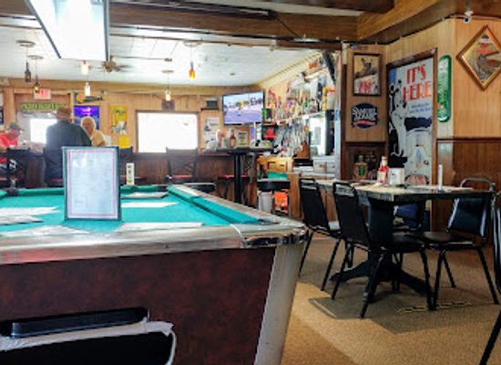 wisconsin/kettle-moraine-state-forest/restaurant/joker-s-5-bar-grill