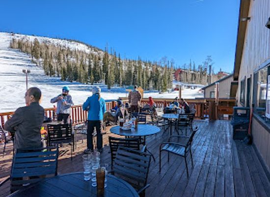 utah/cedar-breaks-national-monument/restaurant/last-chair-grill-and-brews