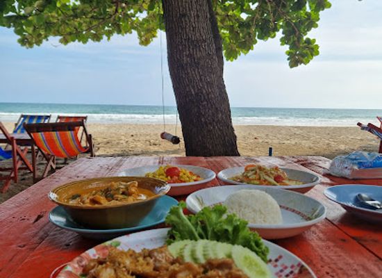 thailand/rayong/mae-ram-phueng-beach/restaurant/thanom-kitchen