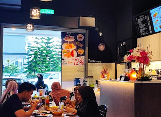 malaysia/cameron-highlands/restaurant/pizzarella-misokimchi-brinchang-western-hi-tea-scones-japanese-korean-vegetarian-steamboat-restaurant