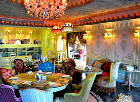 oman/muscat-governorate/restaurant/shakespeare-and-co
