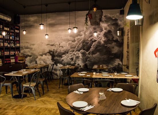 hungary/budapest/gellert-hill/restaurant/la-nube-tapas-wine-restaurant