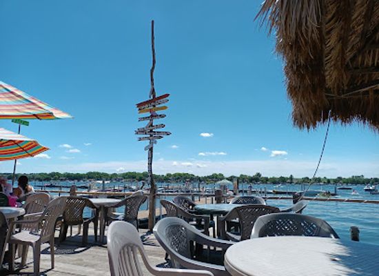 iowa/iowa-great-lakes/restaurant/the-barefoot-bar-at-okoboji