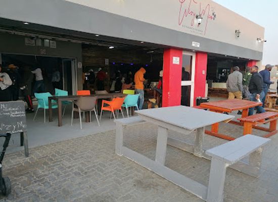 namibia/walvis-bay/restaurant/wizy-man-restaurant-carwash