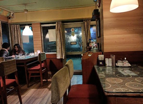 india/darjeeling/restaurant/dekevas-restaurant