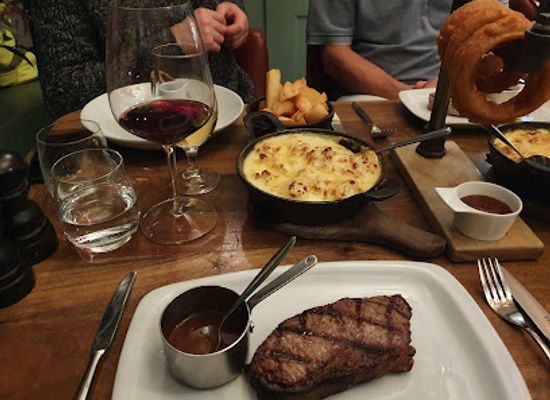 guernsey/brecqhou/restaurant/red