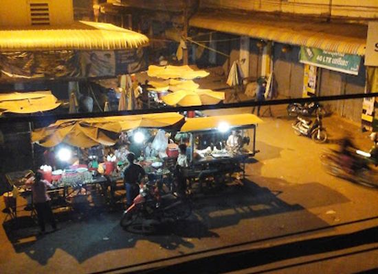 cambodia/kratie-province/restaurant/street-food-market