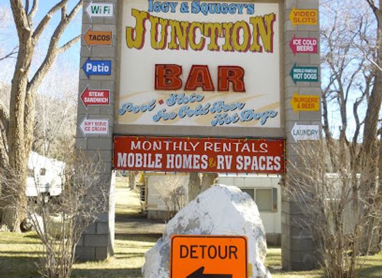nevada/walker-lake/restaurant/iggy-squiggy-s-junction-bar-grill