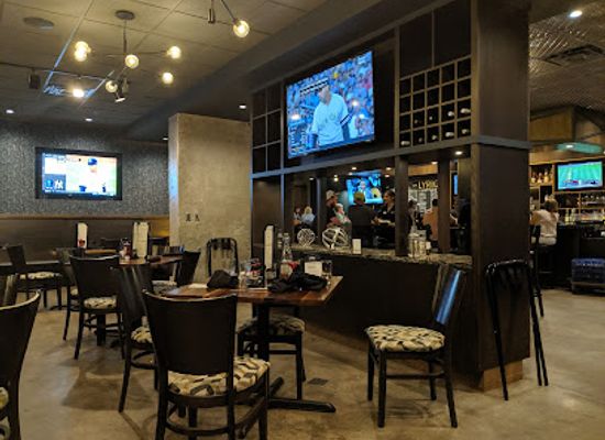 minnesota/north-shore/restaurant/lyric-kitchen-bar