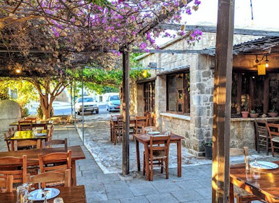 cyprus/paphos-district/restaurant/7-st-george-s-tavern