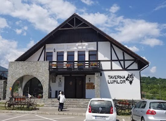 romania/bran-castle-area/restaurant/taverna-lupilor