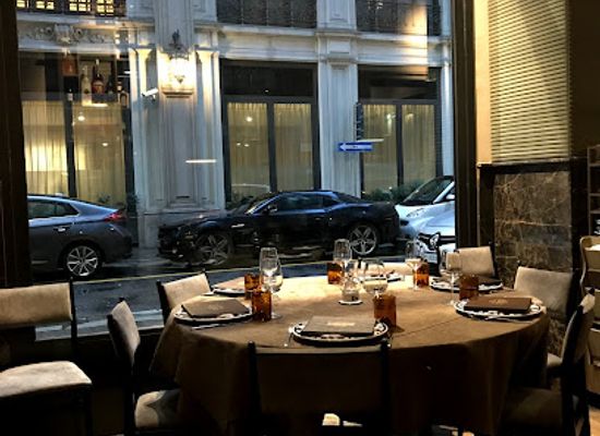 italy/milan/duomo/restaurant/valentino-legend