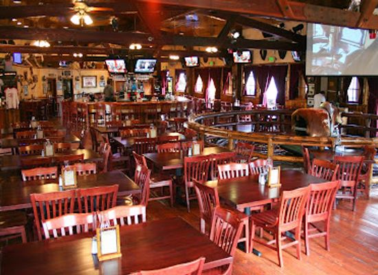 california/hollywood/sunset-strip/restaurant/saddle-ranch-chop-house
