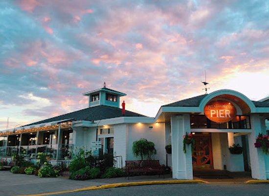 michigan/harbor-springs/restaurant/stafford-s-pier-restaurant
