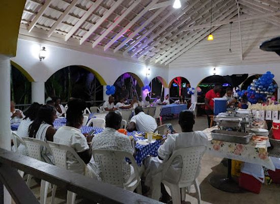 jamaica/runaway-bay/restaurant/a-mi-fi-tell-yuh-lounge-grill