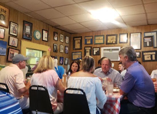 mississippi/the-delta/restaurant/doe-s-eat-place