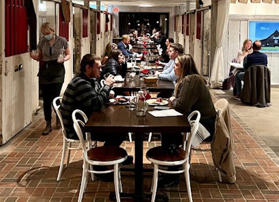 kentucky/mississippi-plateau/restaurant/barn8-on-hermitage-farm