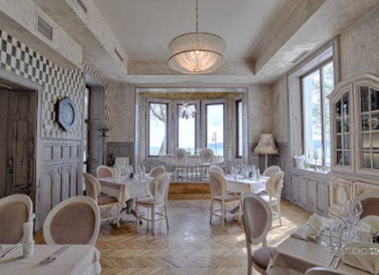 bulgaria/varna-region/restaurant/villa-burov