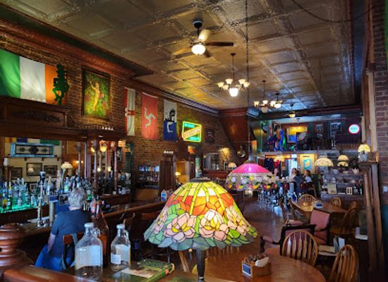 wisconsin/great-river-road/restaurant/the-legendary-monarch-public-house