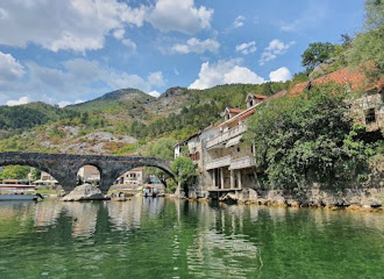 montenegro/skadar-lake-region/restaurant/old-bridge-restaurant
