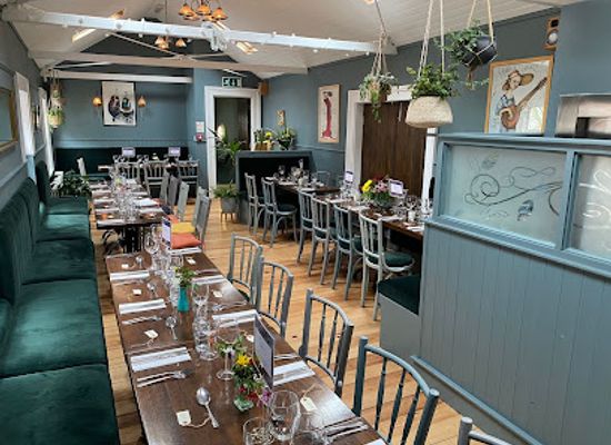 united-kingdom/belfast/queens-quarter/restaurant/molly-s-yard