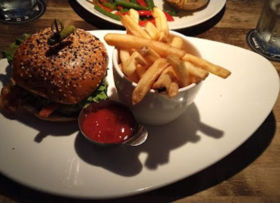 canada/golden-horseshoe/restaurant/moxies-barrie-restaurant