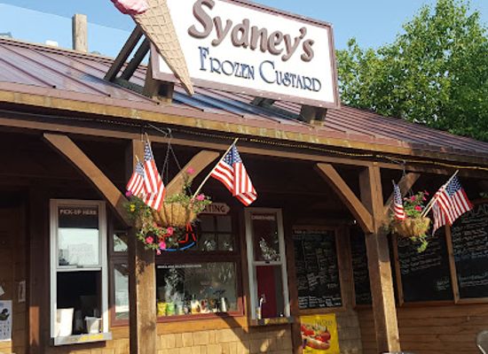 minnesota/grand-marais/restaurant/sydney-s-frozen-custard