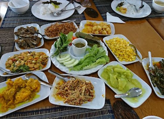 myanmar-burma/central-myanmar/restaurant/golden-palace-myanmar-restaurant