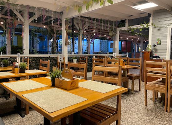 belize/toledo-district/restaurant/smoqiz-bistro