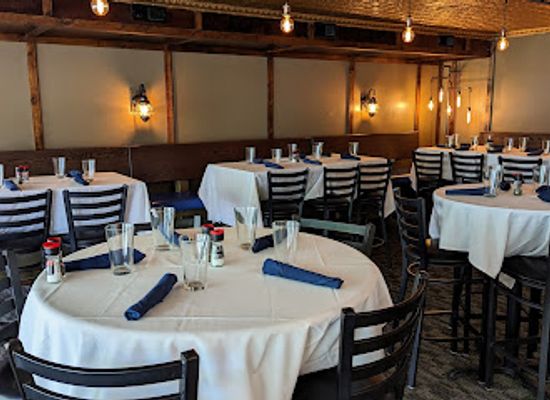 michigan/charlevoix/restaurant/marek-s-harbor-grill