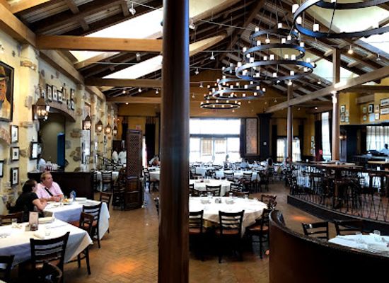the-bahamas/rum-cay/restaurant/carmine-s