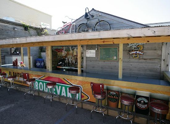 iowa/little-switzerland/restaurant/el-bait-shop