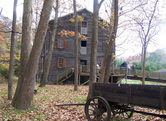 ohio/mohican-state-park/restaurant/wolf-creek-grist-mill