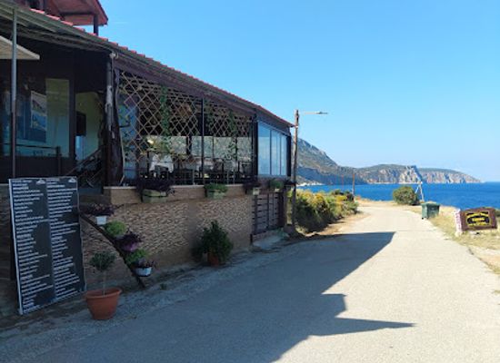 greece/euboea/restaurant/wooden-nest