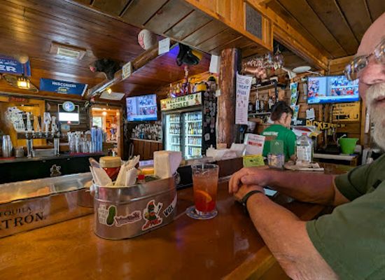 wisconsin/northern-highland/restaurant/pickles-bar-grill-llc