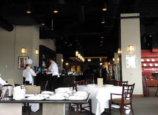 illinois/prairie-state/restaurant/dining-room-at-kendall-college