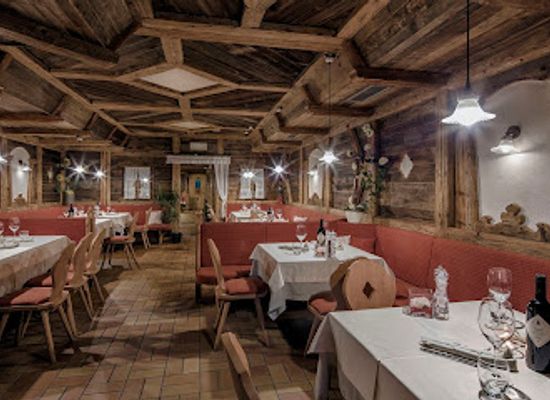 italy/alta-badia/restaurant/adlerkeller