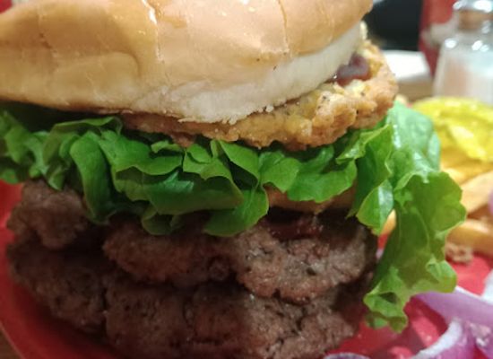 missouri/current-river-basin/restaurant/hj-redbeard-s-steak-and-seafood