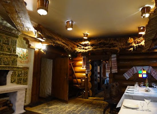 ukraine/lviv/stryiskyi-park/restaurant/seven-piggies
