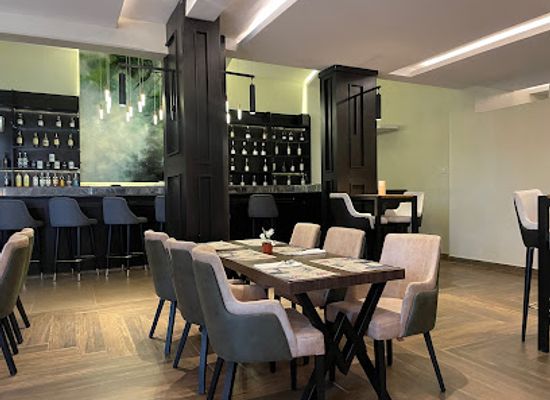 nigeria/awhum-waterfall/restaurant/the-manor