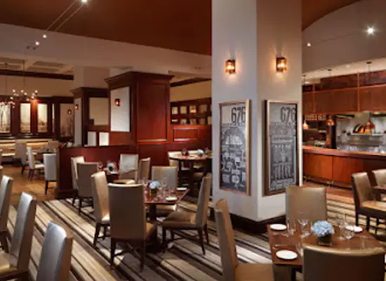 illinois/chicago/magnificent-mile/restaurant/676-restaurant-bar