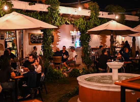 guatemala/motagua-valley/restaurant/hector-s-bistro