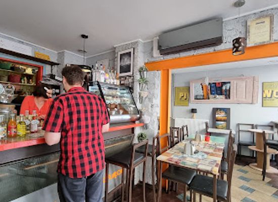poland/warsaw/praga/restaurant/pyzy-flaki-gorace