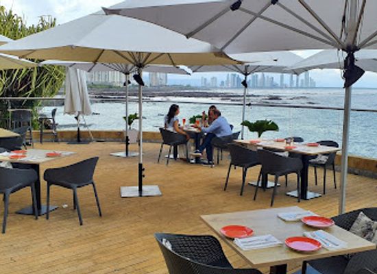 panama/panama-city/punta-pacifica/restaurant/petit-paris-ocean-deck