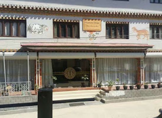 bhutan/punakha/restaurant/puenshi-diner