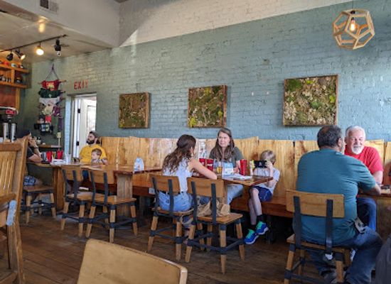 tennessee/chattanooga/northshore/restaurant/basecamp-bar-and-restaurant