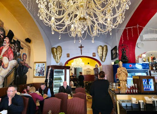 slovakia/bratislava/bratislava-castle-hrad/restaurant/grand-mother-s-restaurant