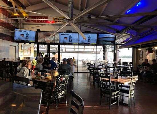 kansas/osage-cuestas/restaurant/stearman-field-bar-grill