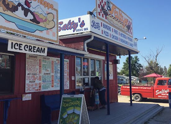 canada/interlake-region/restaurant/salty-s-drive-inn